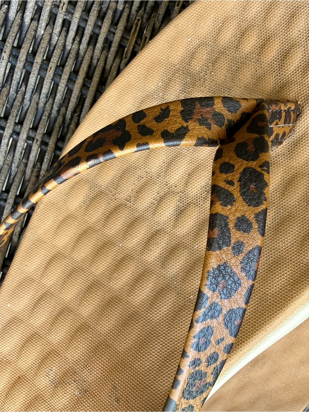 Hey Dude Maui Breeze Leopard Print Flip Flops. Great shape. Size W9 = Women’s 9 - Picture 10 of 16